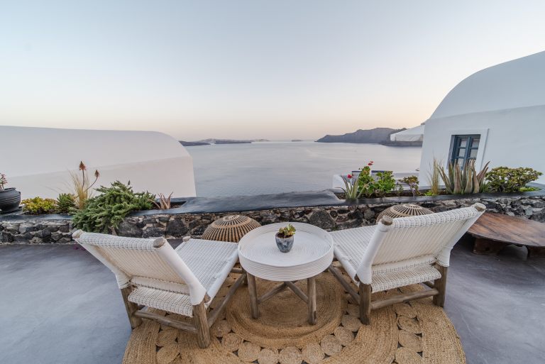 santorini-oia-caldera-view-nostos-hotel (8)